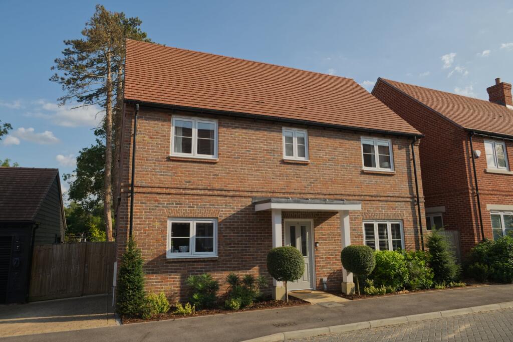 4 Chiltern Gardens, Woodcote, Woodcote