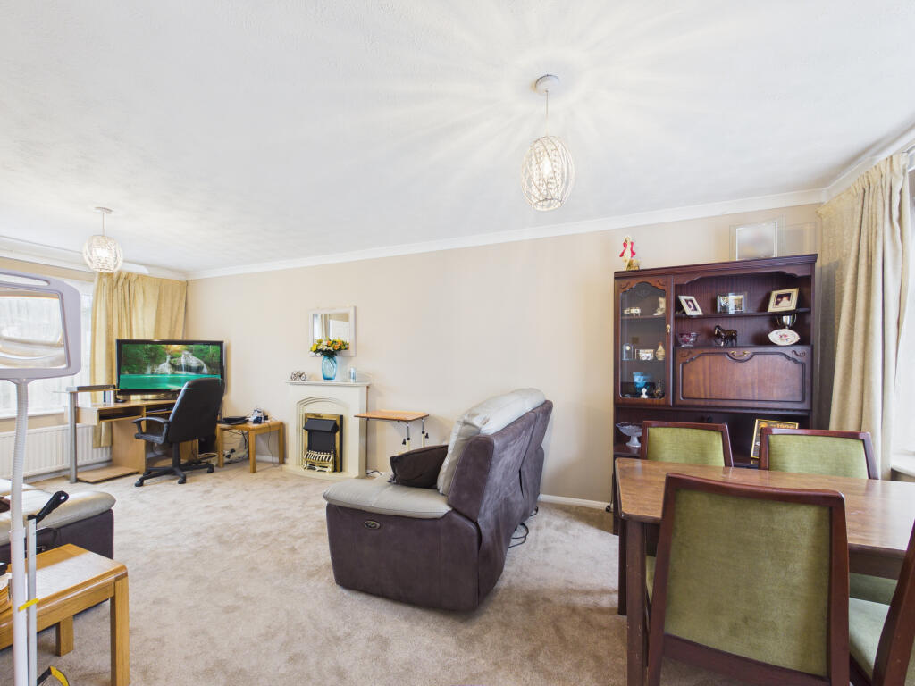 House in Hemel Hempstead, High Wycombe Community Board - View 5