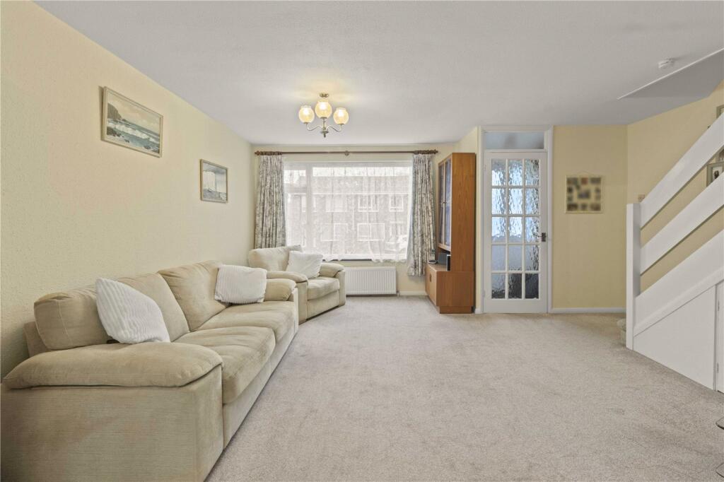 Harcourt Close, Uckfield, East Sussex, TN22 photo 2