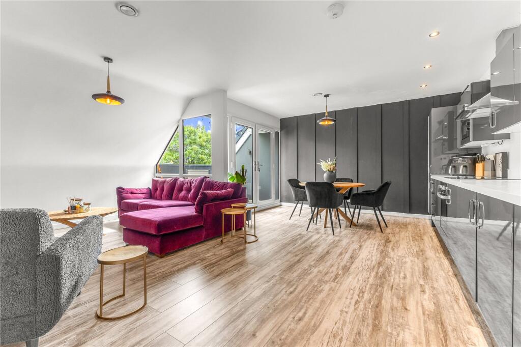 Apartment in Trafford, Greater Manchester - View 2