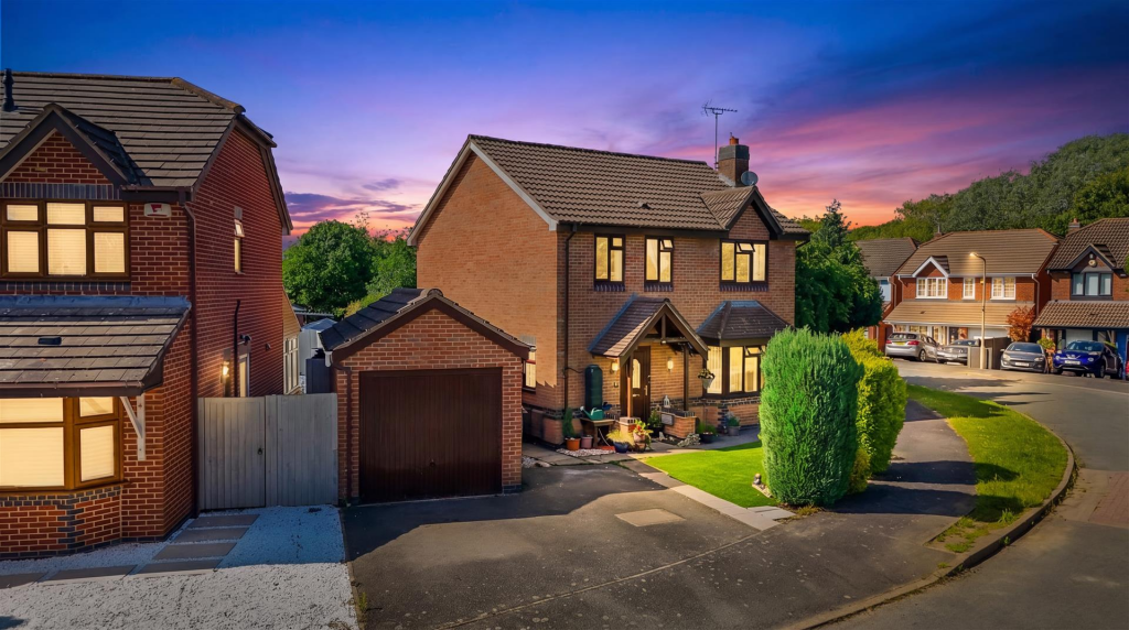 Main image of property: Rowe Leyes Furlong, Rothley, Leicester