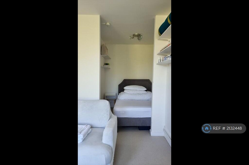 Main image of property: Extra Large Bright Studio, London, SE20