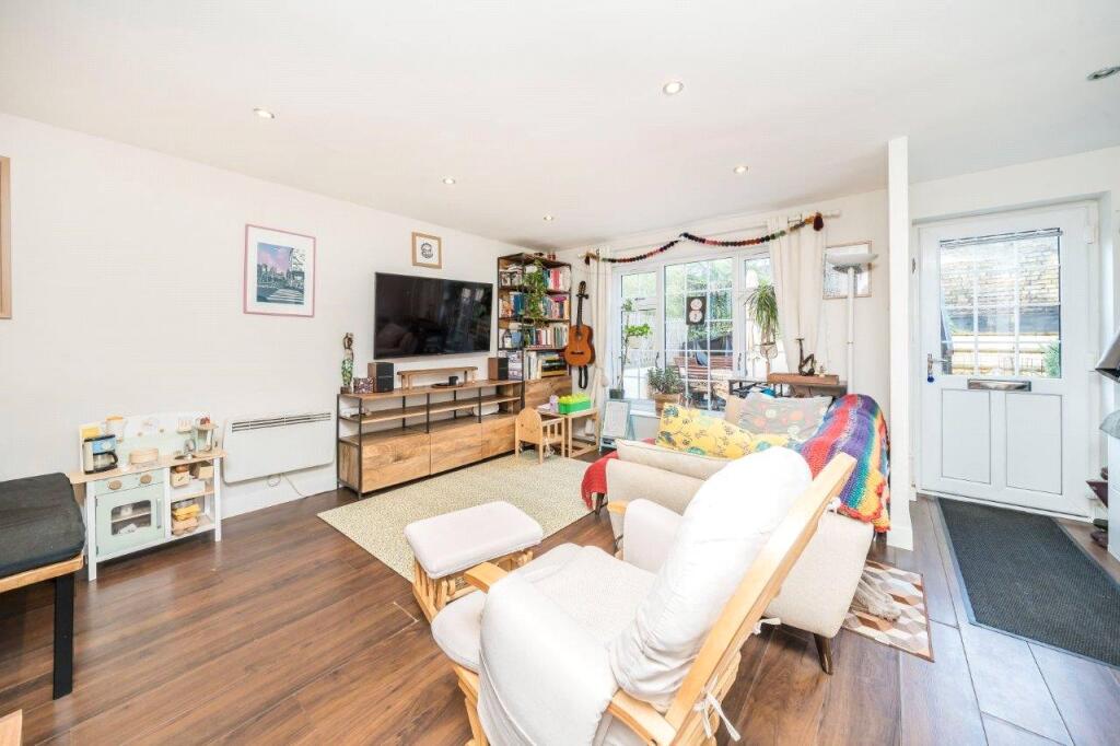 House in London - View 3