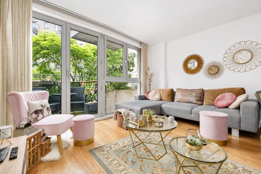2-bed flat on Buckler Court, Eden Grove, Islington, N7, £475,000