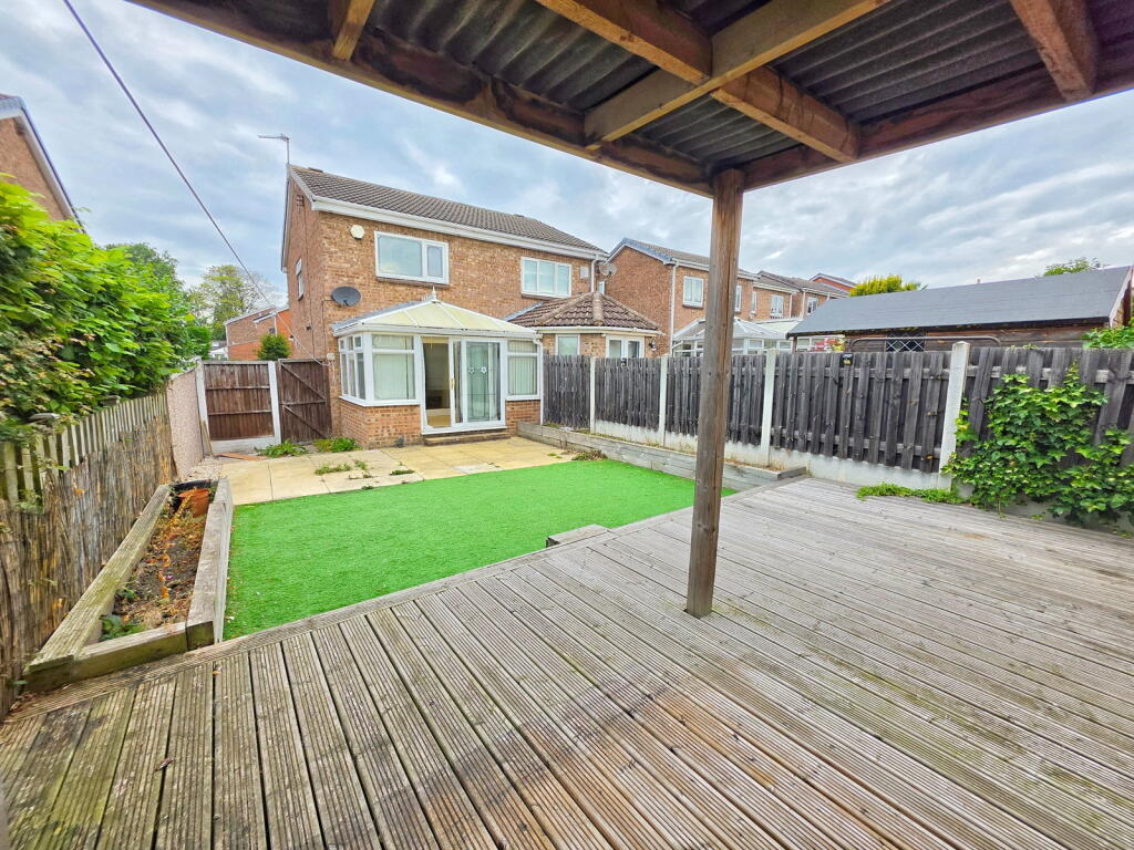 Main image of property: Longlands Drive, Mapplewell, Barnsley, S75 6LP