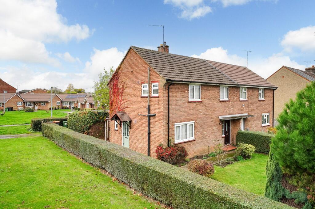 3-bed semi-detached on Front Street, Slip End, LU1, £365,000