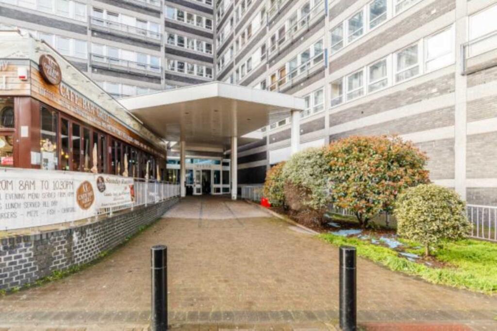 Apartment in London, Royal Borough of Greenwich - View 2
