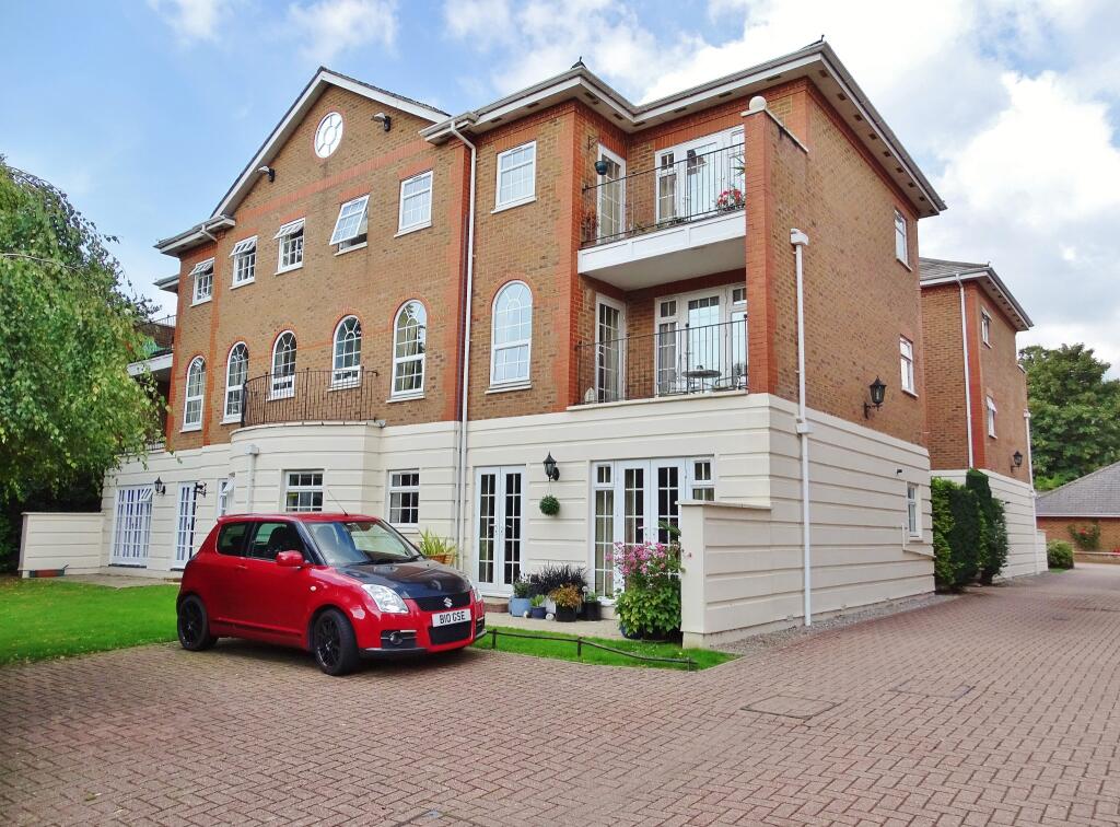 2-bed flat on Winn Road, Southampton, £285,000
