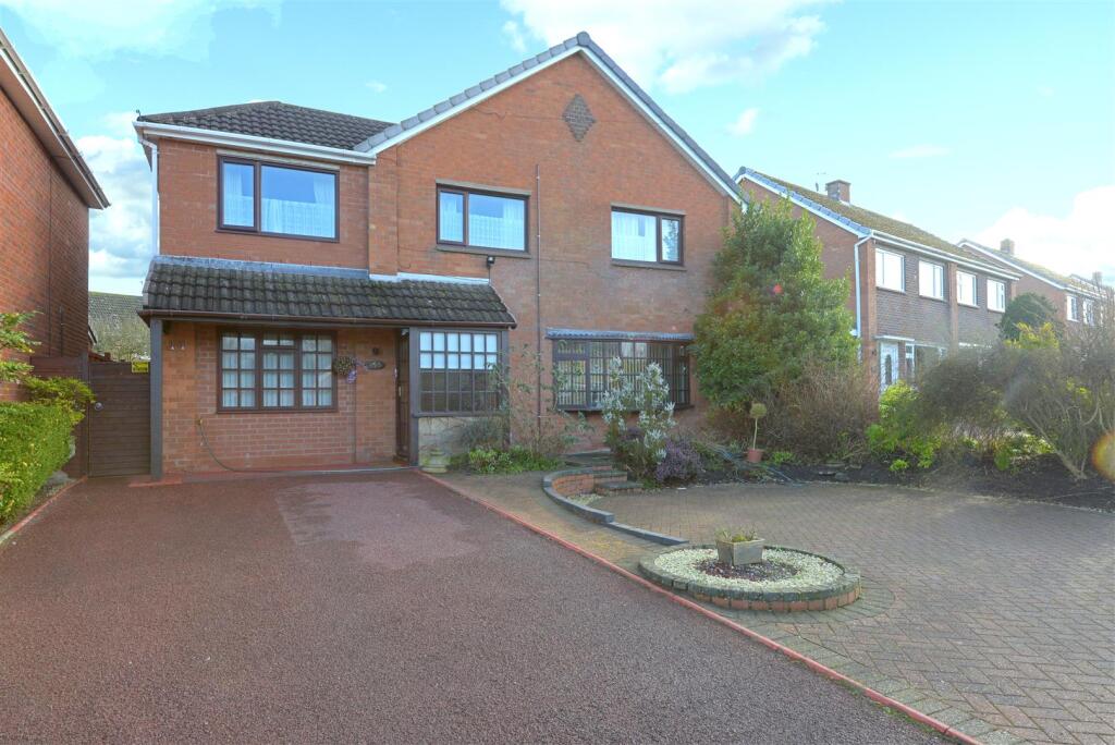 5-bed detached on Sutton Road, Sutton Farm,  Shrewsbury, £425,000