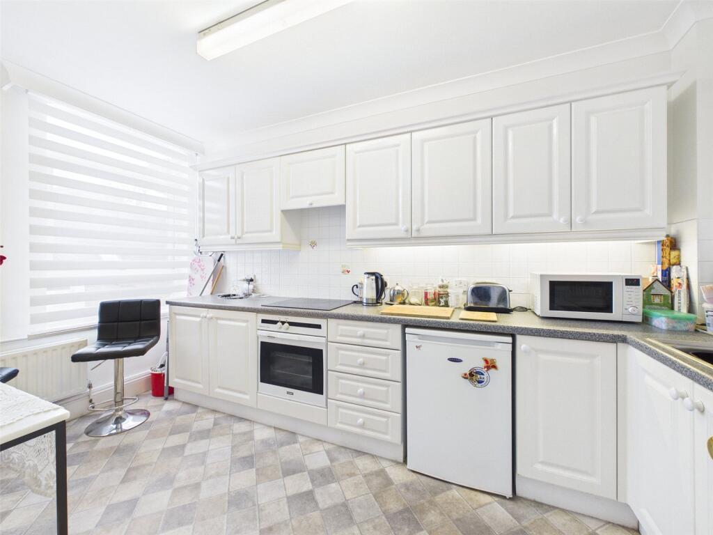 Millhams Street, Christchurch, Dorset, BH23 photo 4