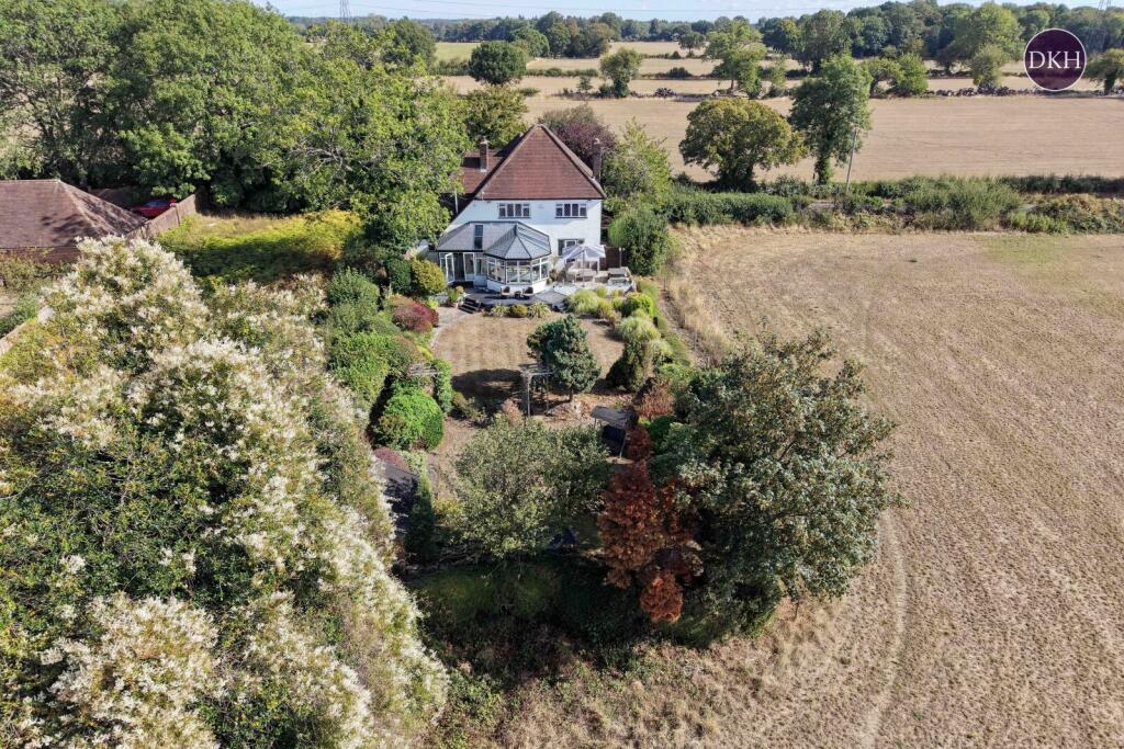 House in Rickmansworth, Loudwater - More
