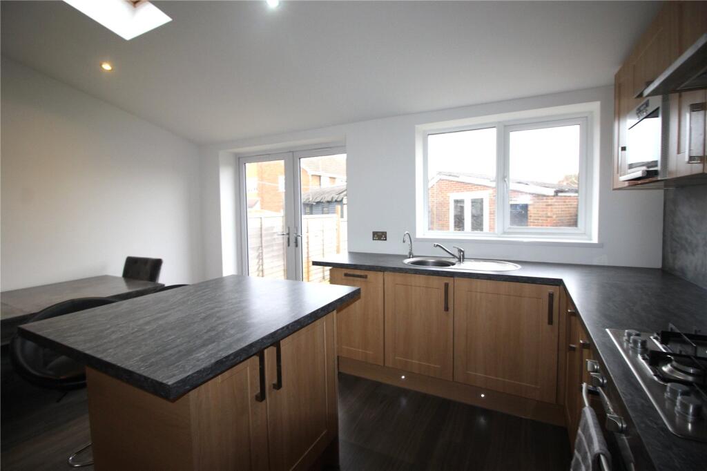 House in Gravesham, Gravesend - More