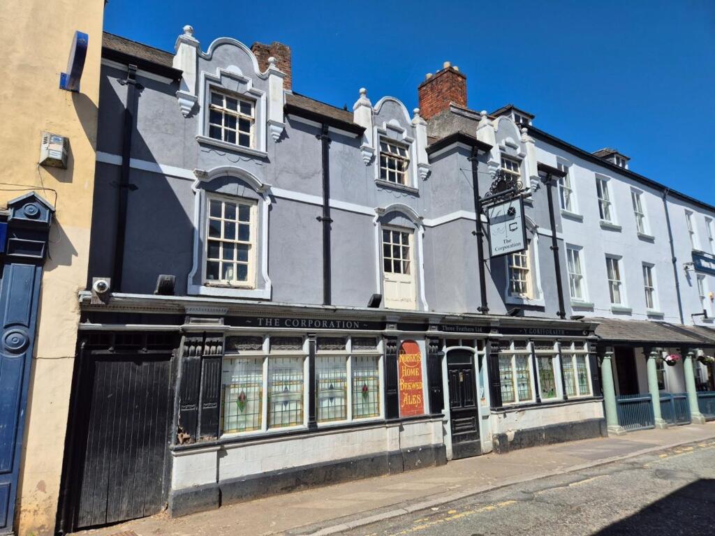 Studio house on Castle Street, Ruthin, LL15, £180,000