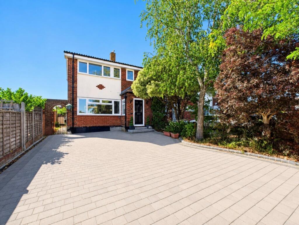 Main image of property: Birch Close, Canewdon, Essex, SS4 3PE