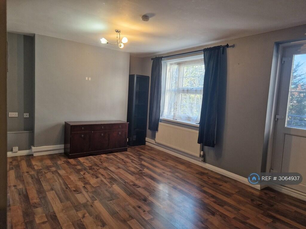Apartment in London, Glebe Court, Mitcham - View 3