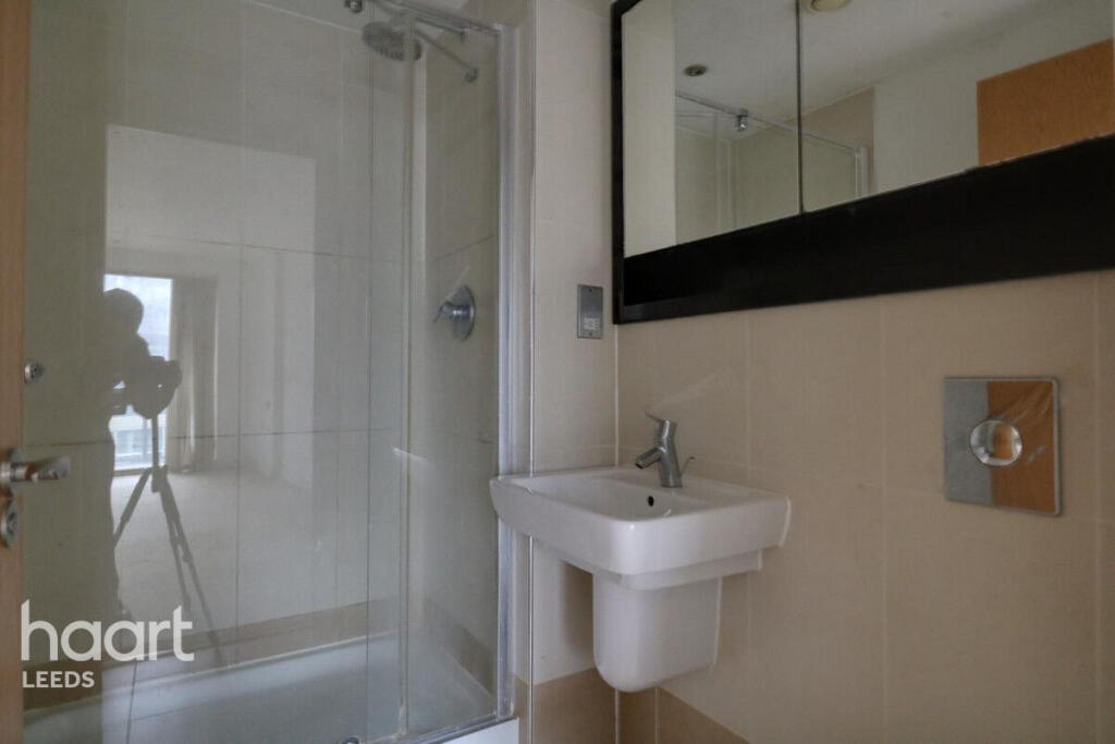 Apartment in Leeds, Steander, Richmond Hill - More