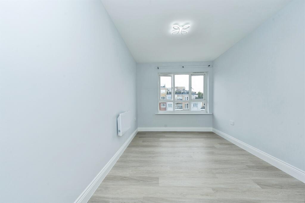Apartment in Watford - More