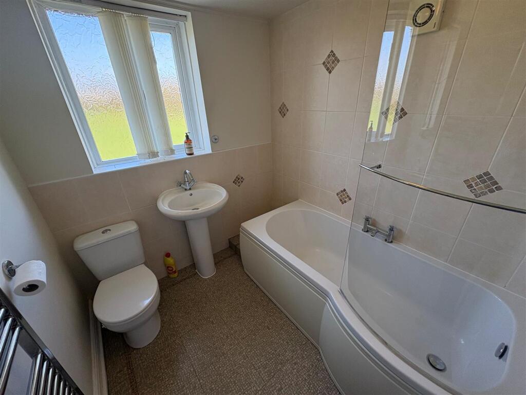 Additional image 18 of Greenton Crescent, Queensbury