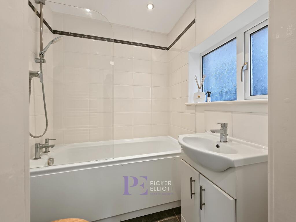 House in North Warwickshire, Chapel End, Hartshill - More