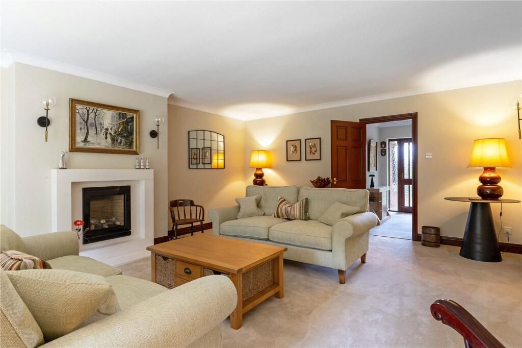 Vicarage Hill, Farnham, GU9 - View 2