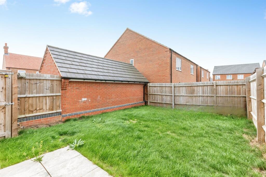 House in Irthlingborough, Crow Hill - View 4
