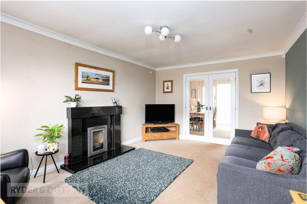 Winnats Close, Glossop, Derbyshire, SK13 photo 3