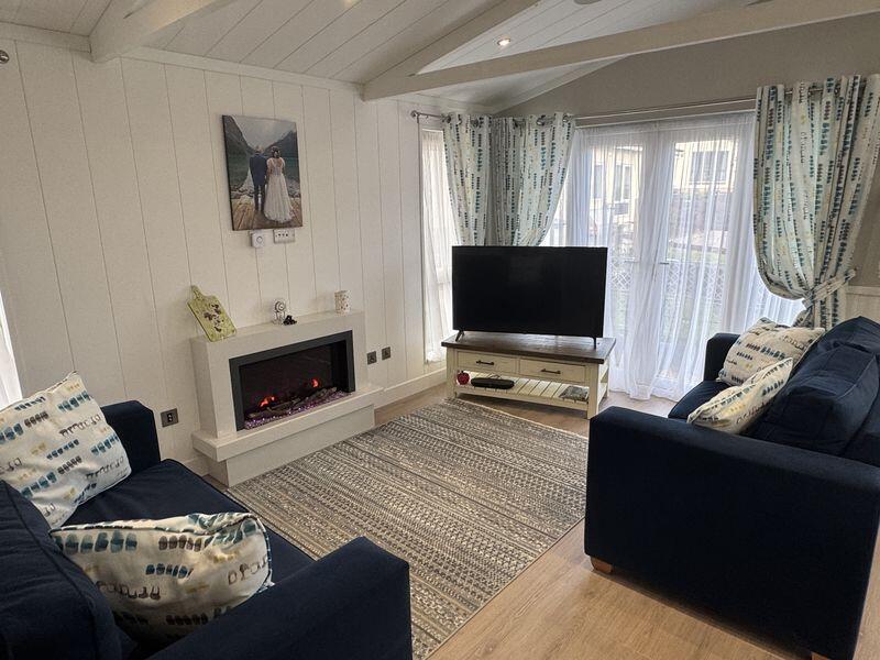 Regency Heights, Beacon Hill, Poole, BH16 6GH photo 3