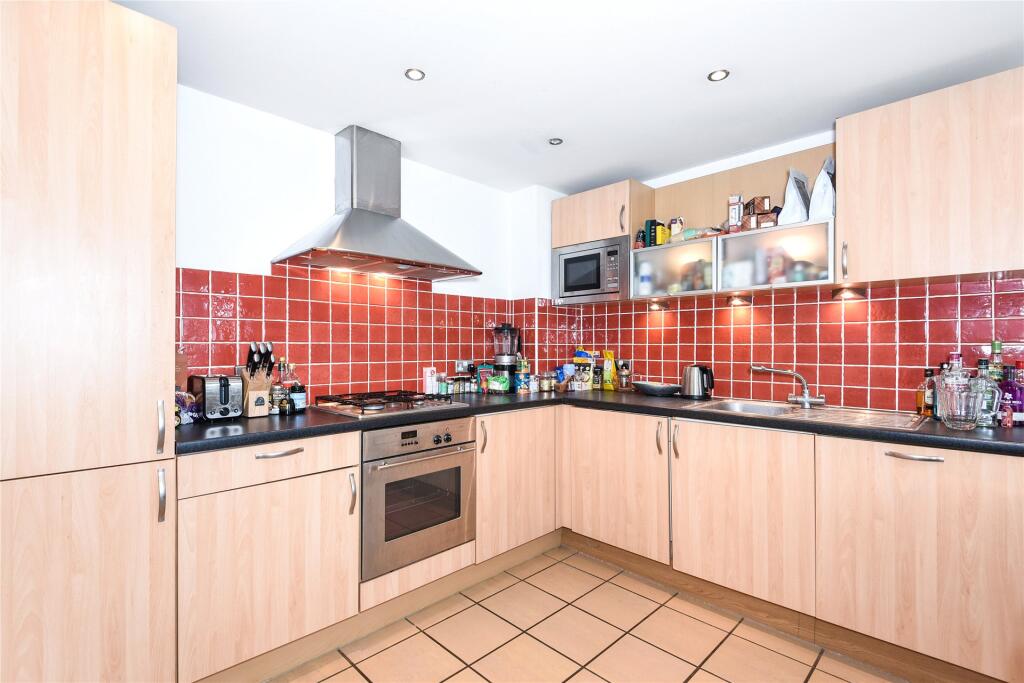 Apartment in Reading - View 4