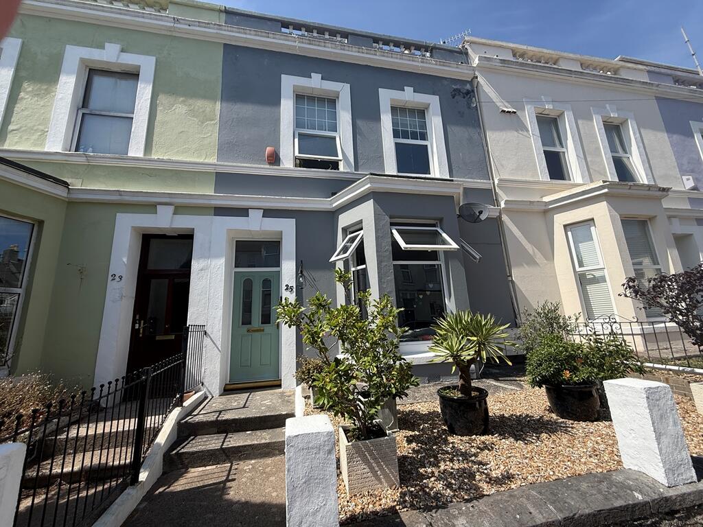 Main image of property: Beautifully Presented Victorian Ground Floor Flat with Private Courtyard