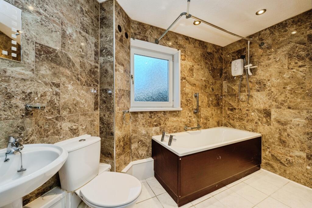 Llys-Uchaf, Birchgrove, Swansea photo 2