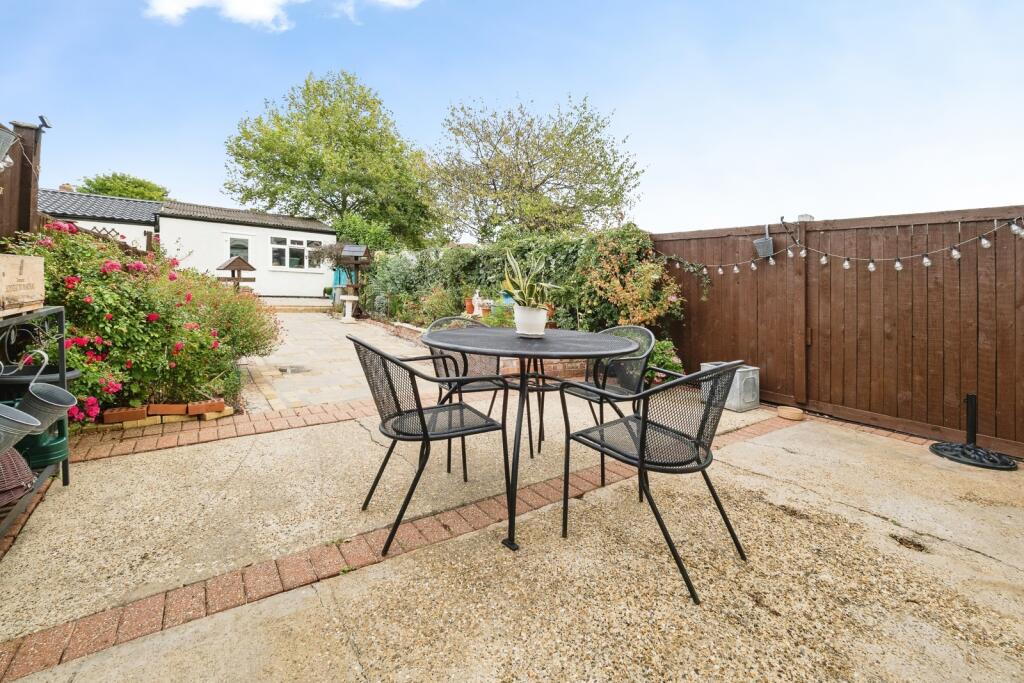 House in Romford - More