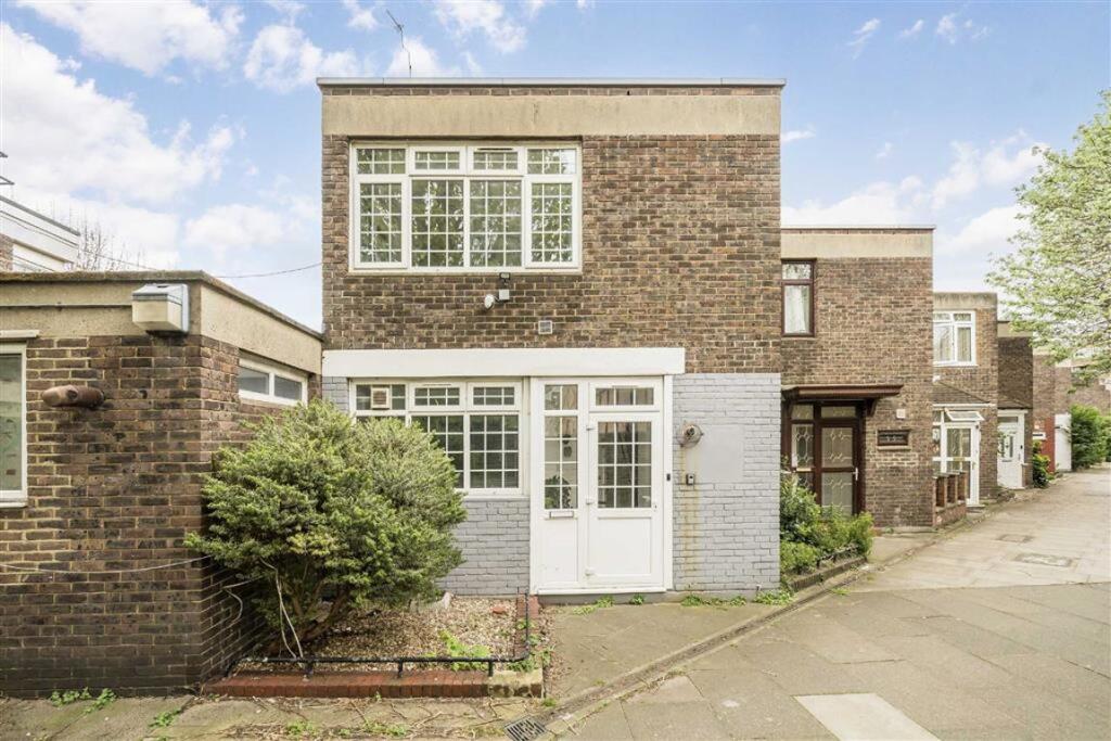 3-bed semi-detached on Spring Walk, Brick Lane, £750,000