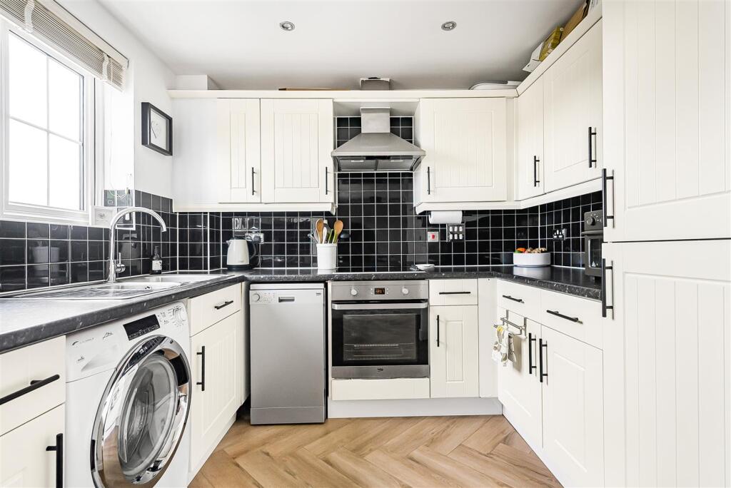 Apartment in East Hertfordshire, Hertford - More