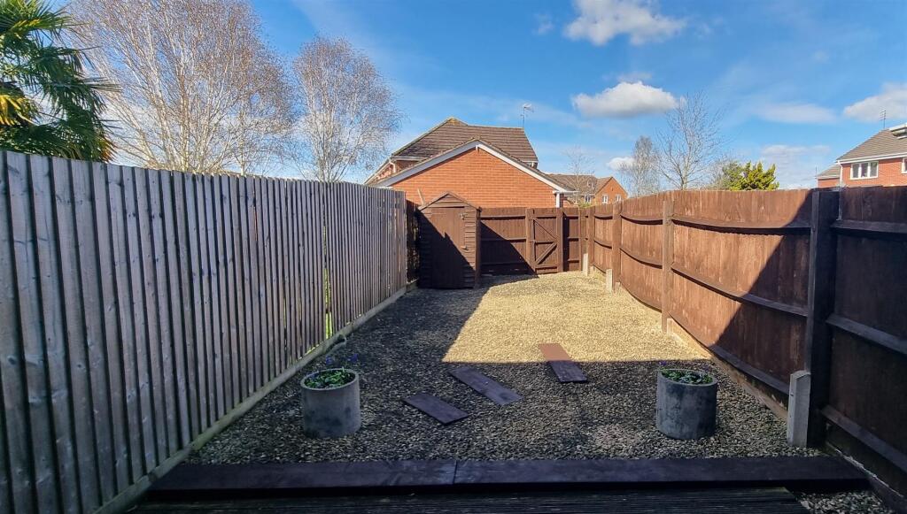 Desdemona Avenue, Warwick Gates, Warwick photo 4