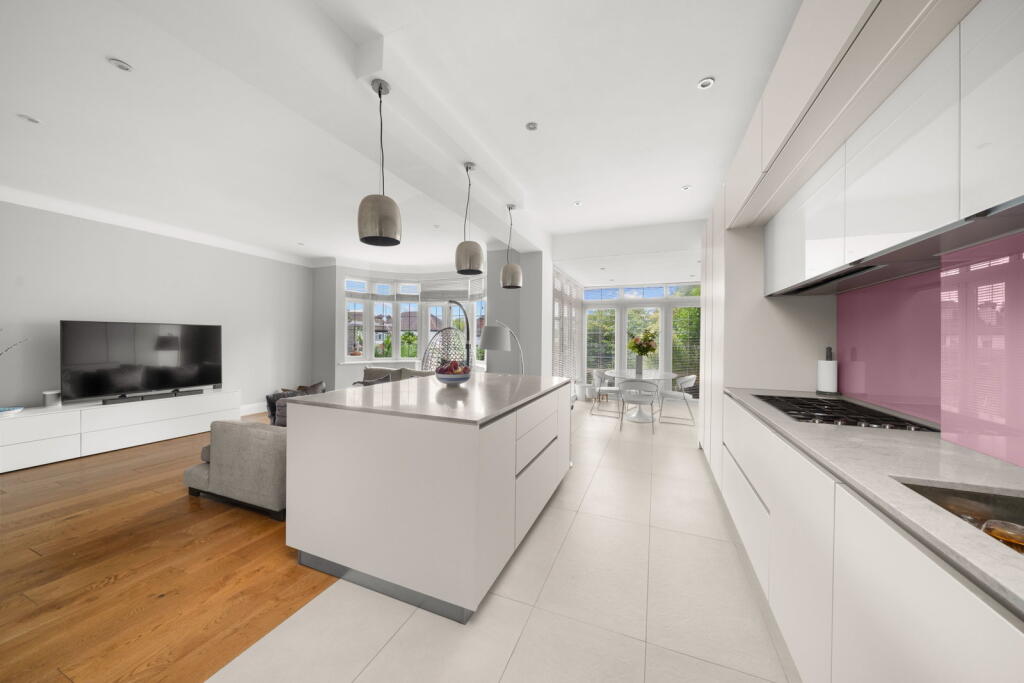House in London - View 2