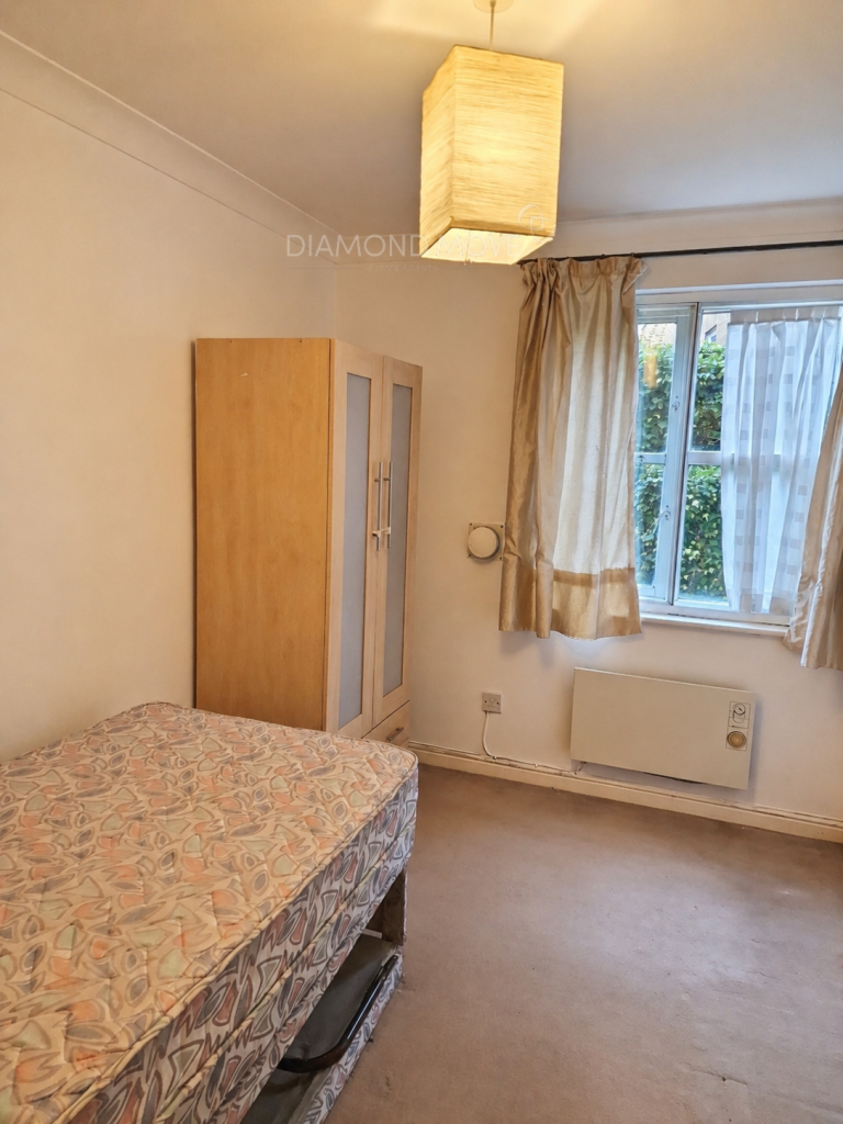 Apartment in London, Worton - More