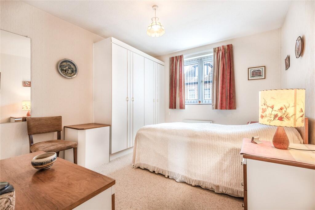 Apartment in Southampton - View 5