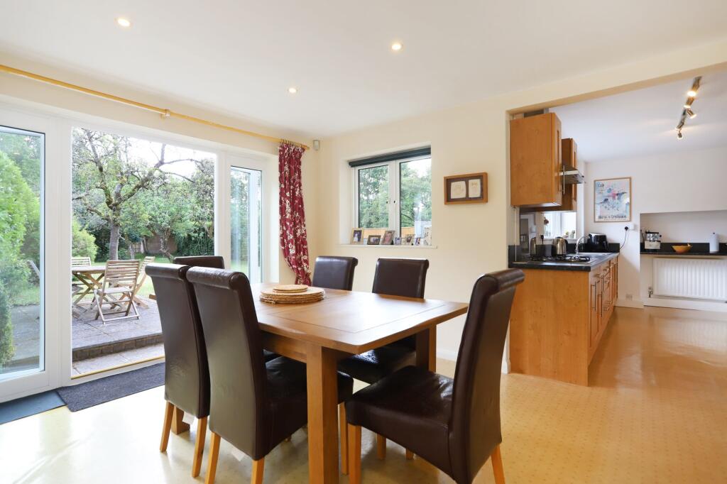 House in Farnham, Fairfield - View 3