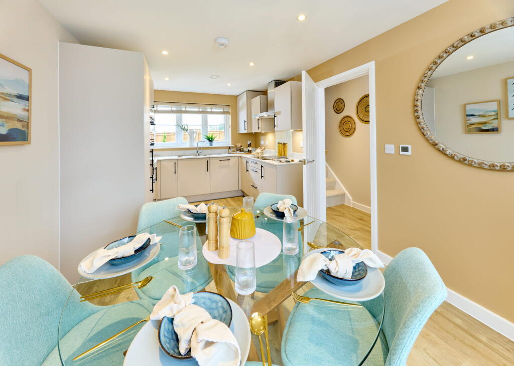 House in Broxbourne, Hammond Street - More