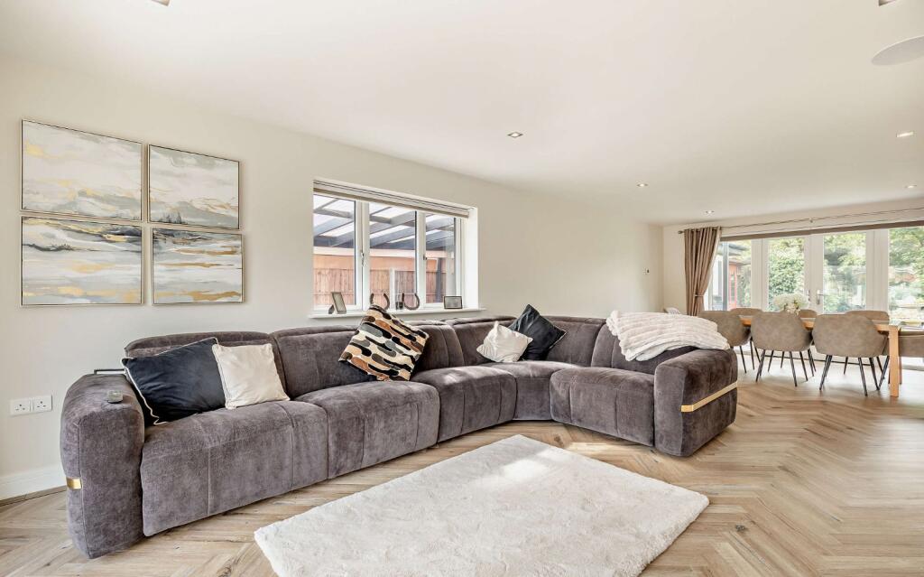 House in Stoke-on-Trent - View 5