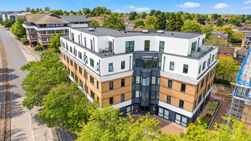 2-bed flat on London Road, Bracknell, RG12 2GR, £230,000