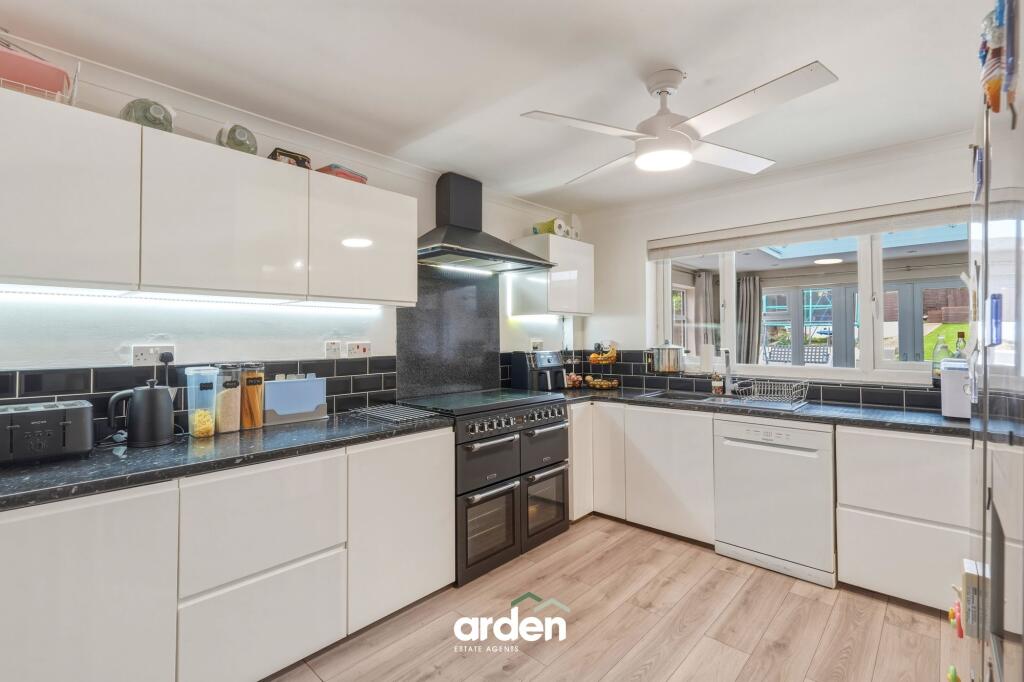 House in Redditch, Greenlands - View 3
