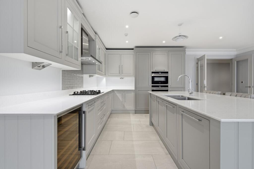 Apartment in Slough - View 4