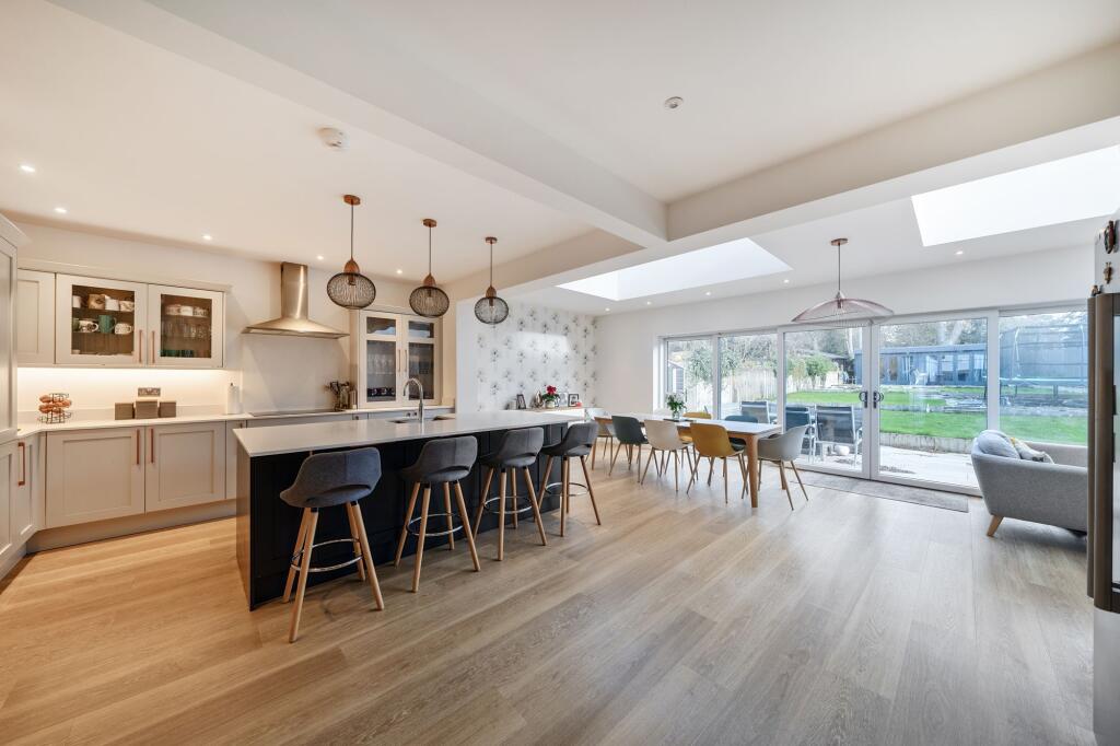 Essendene Road, Caterham, CR3 photo 2