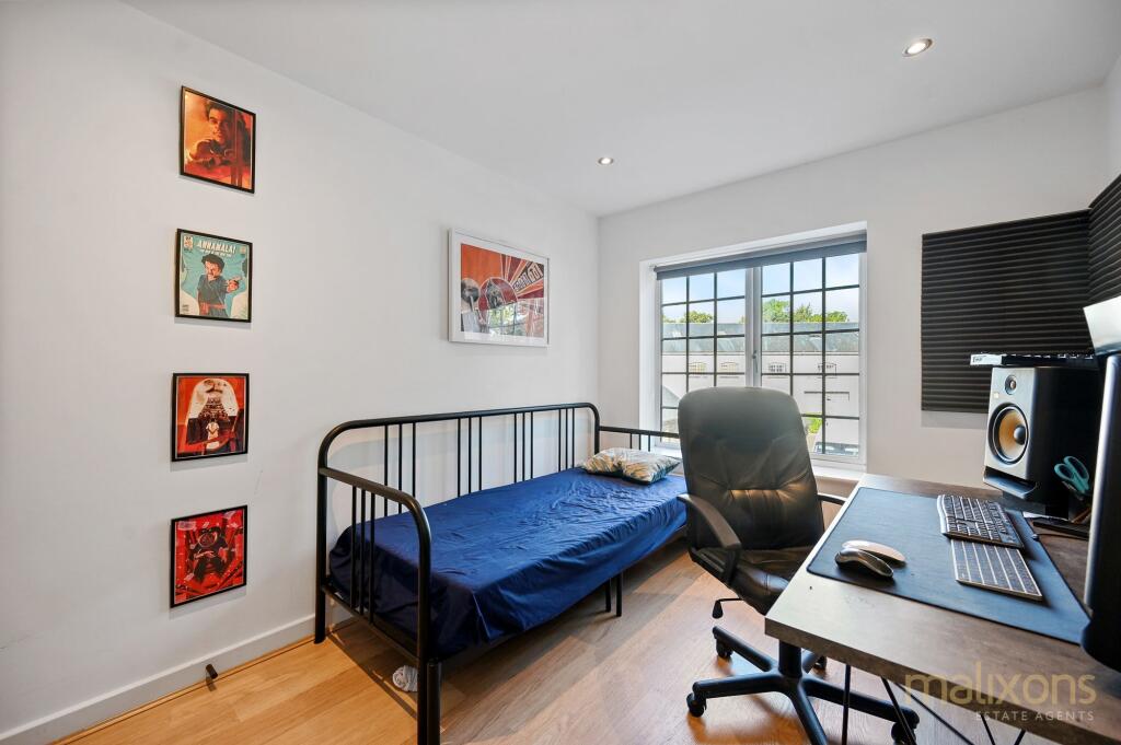 Apartment in Croydon - View 4