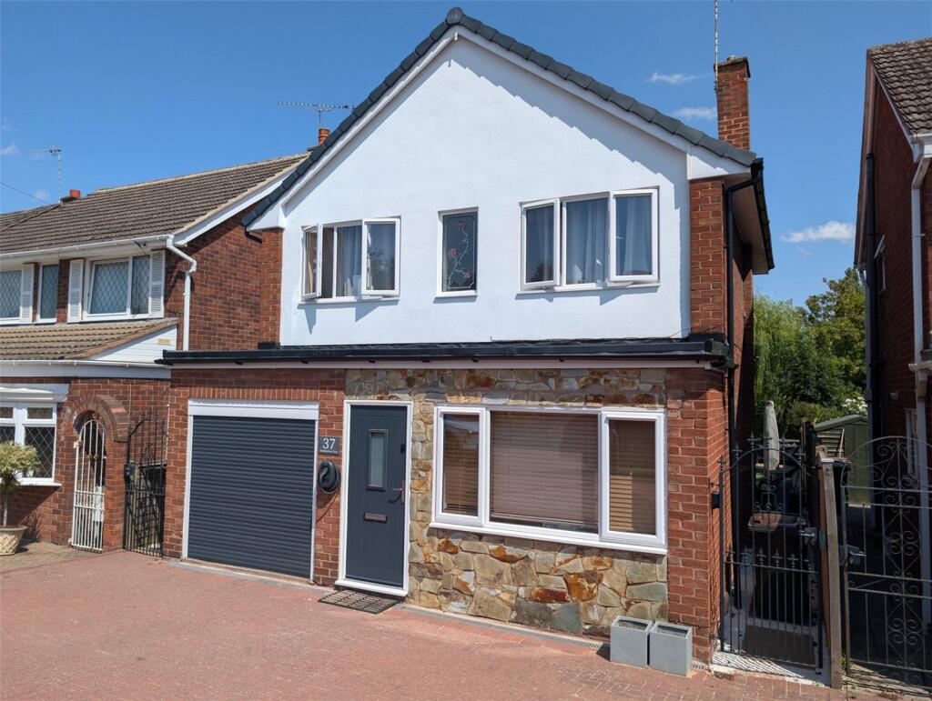 Main image of property: Featherstone Close, Nuneaton, Warwickshire, CV10