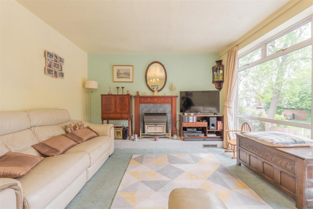 Ferndale Close, Hagley photo 2
