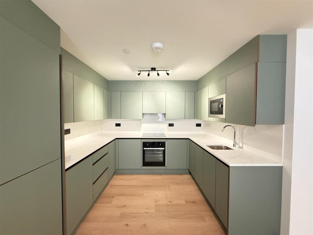 Apartment in Bangor, Garth - View 3