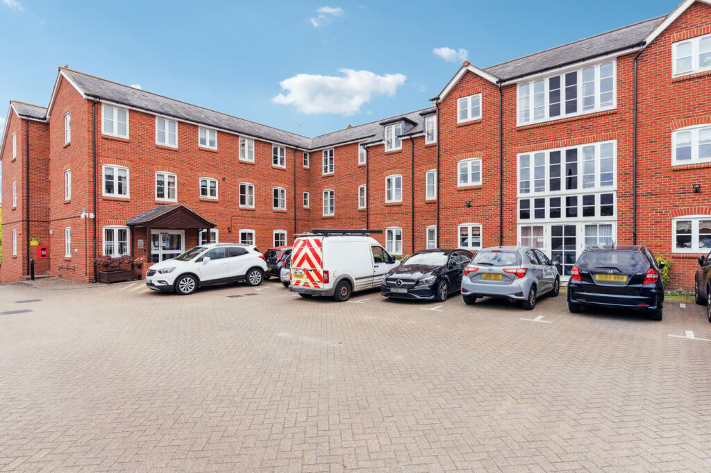 Main image of property: Paynes Park, Hitchin, SG5