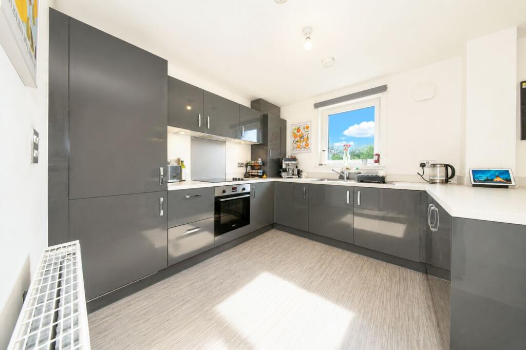 Kaims Crescent, Livingston, EH54 7FX - More